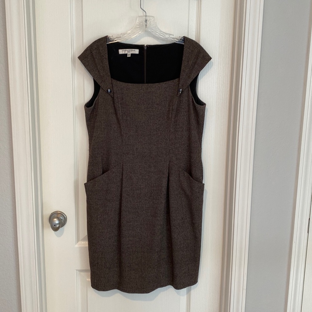 Classic dress for Fall……lined…..with pockets…. Back zip…. Sleeveless…..boat neck